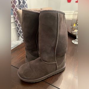 Tall gray Uggs; women size 5 EUC